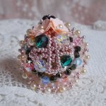 Boheemse ring geborduurd met Swarovski kristallen, facetten en Miyuki kralen